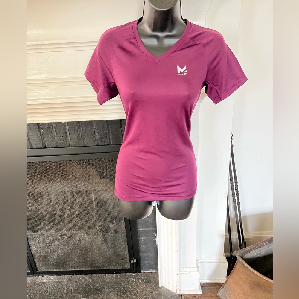 NWOT- Mission vaporactive technology shirt